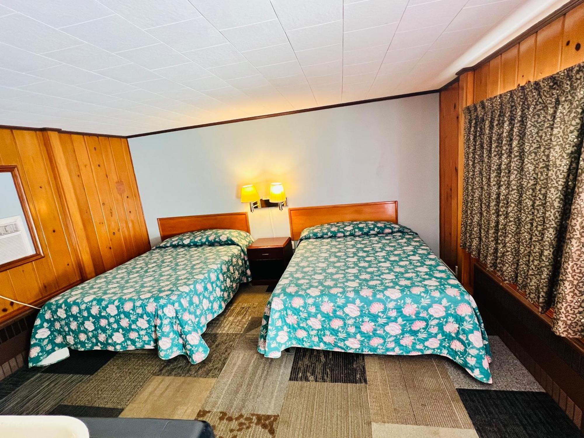Sun N Snow Hotel キャデラック エクステリア 写真