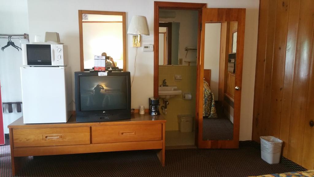 Sun N Snow Hotel キャデラック エクステリア 写真