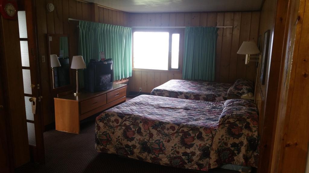 Sun N Snow Hotel キャデラック エクステリア 写真