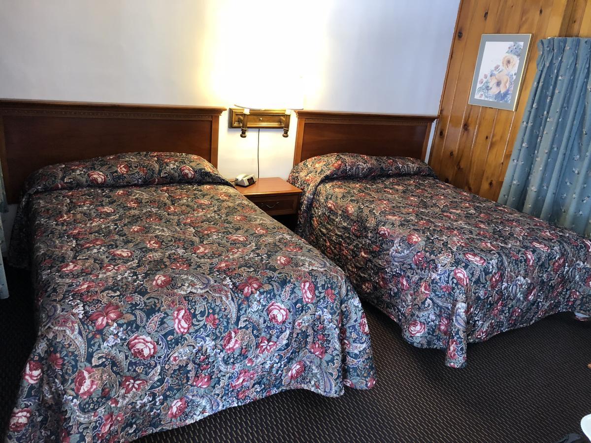 Sun N Snow Hotel キャデラック エクステリア 写真