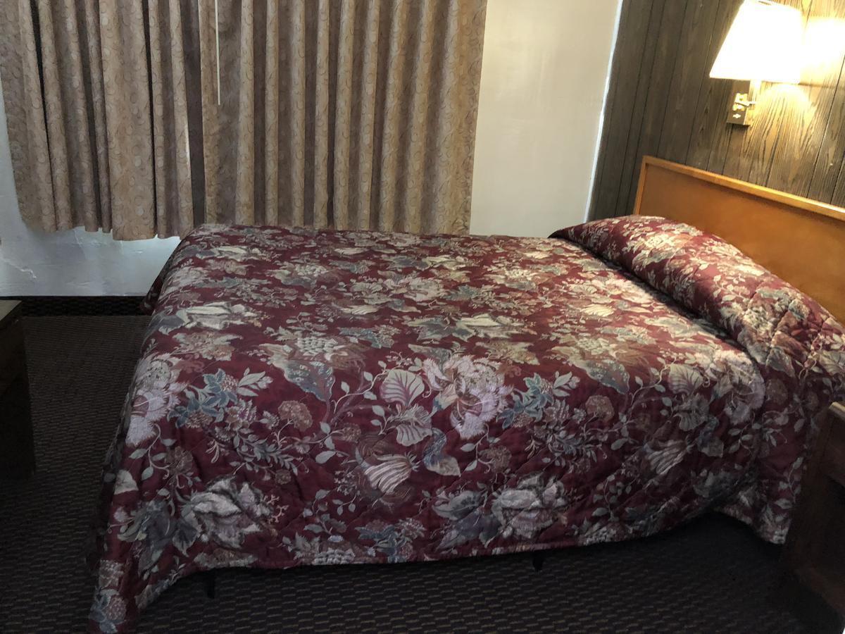 Sun N Snow Hotel キャデラック エクステリア 写真