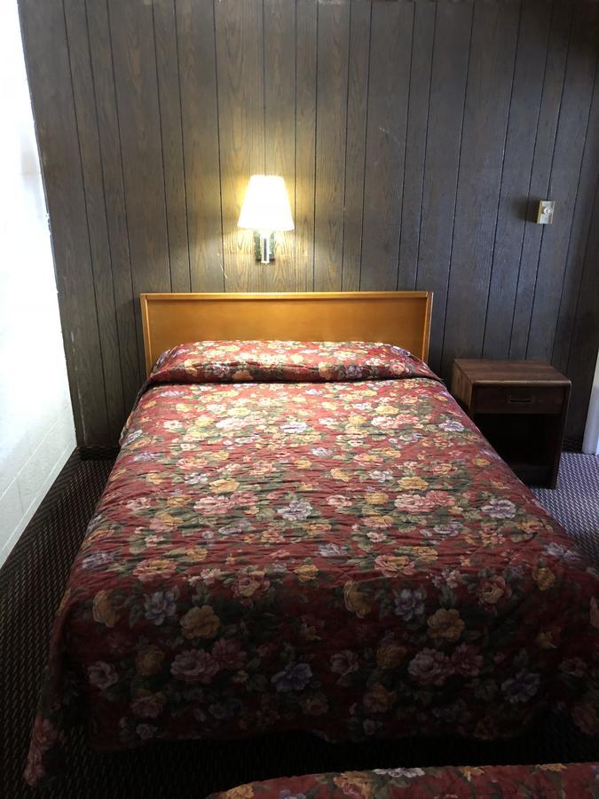 Sun N Snow Hotel キャデラック エクステリア 写真